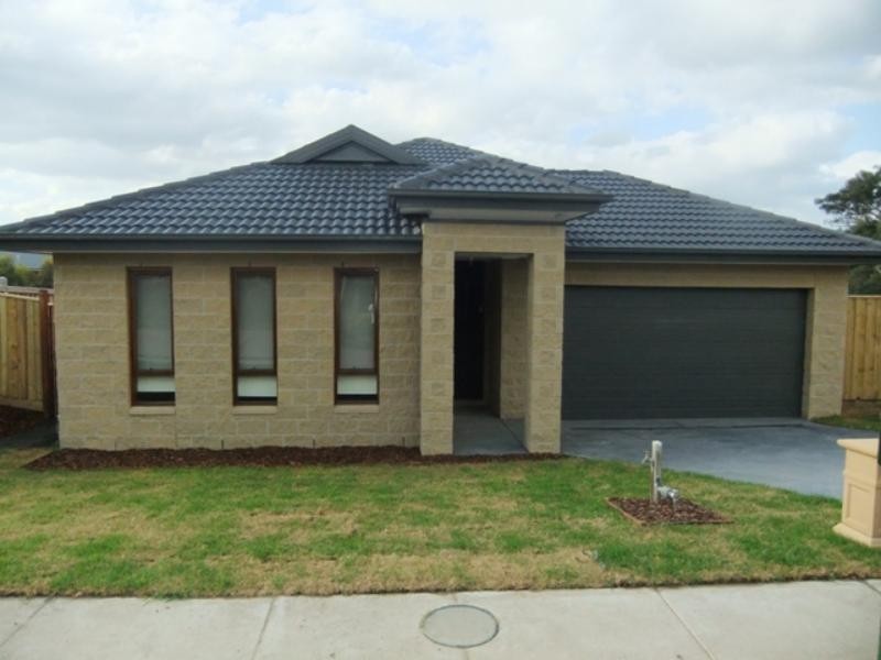 18 Lakefront Mews, Doreen VIC 3754