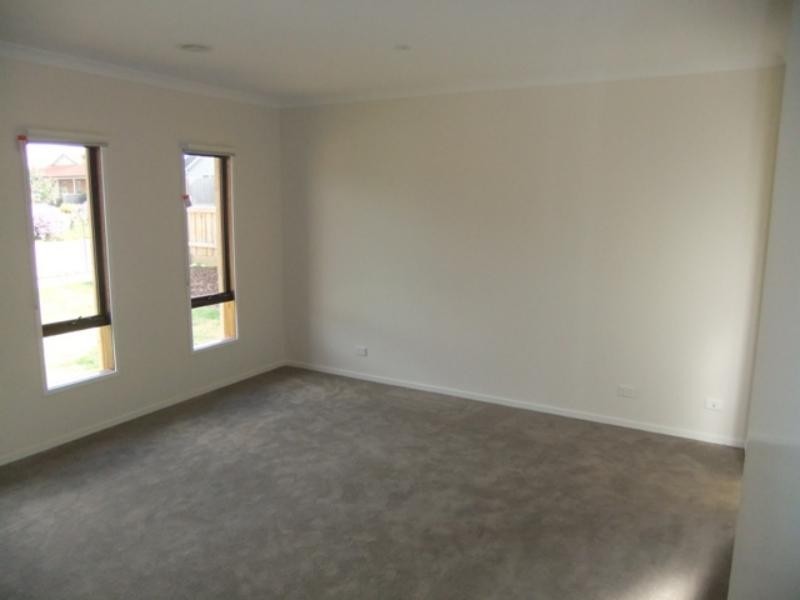 18 Lakefront Mews, Doreen VIC 3754