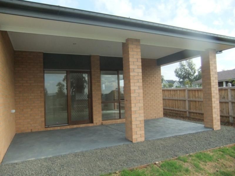 18 Lakefront Mews, Doreen VIC 3754