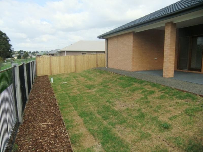 18 Lakefront Mews, Doreen VIC 3754