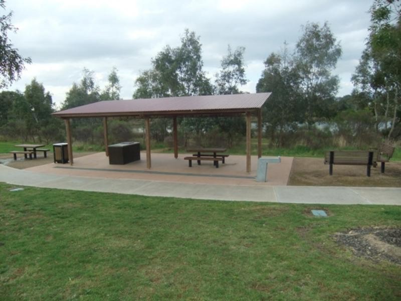 18 Lakefront Mews, Doreen VIC 3754