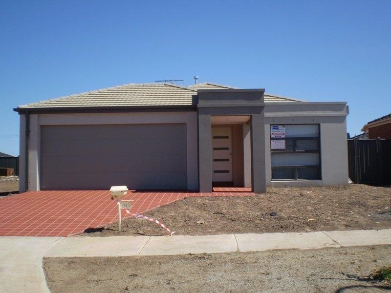 16 Stapehill Ct, Deer Park VIC 3023