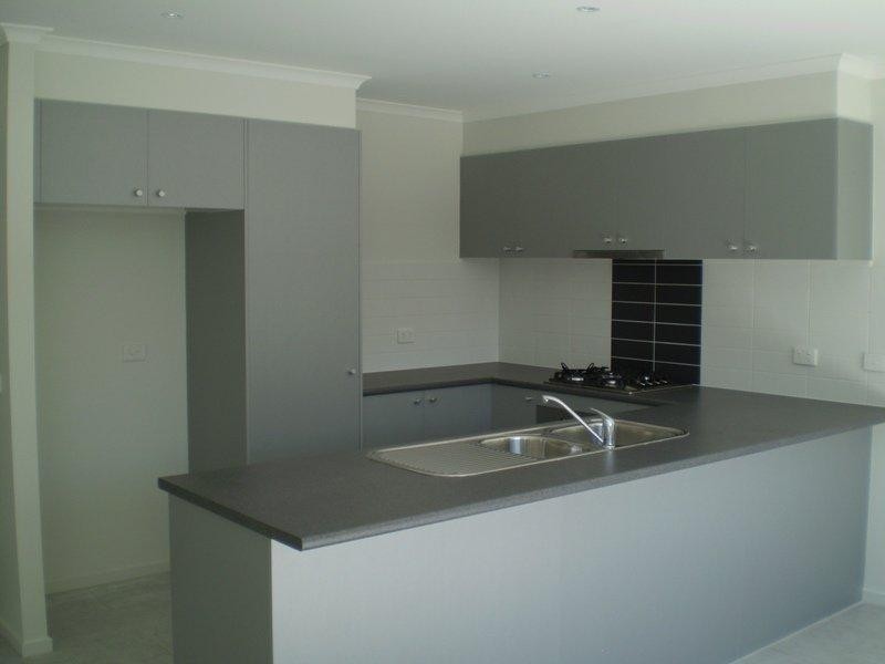 16 Stapehill Ct, Deer Park VIC 3023