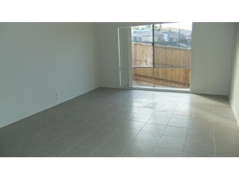 185 Phillip Dr, Sunbury VIC 3429