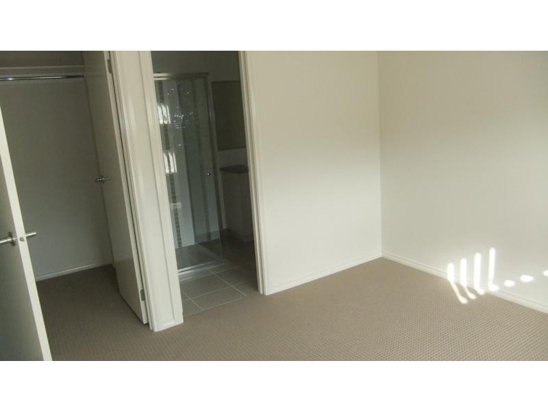 185 Phillip Dr, Sunbury VIC 3429