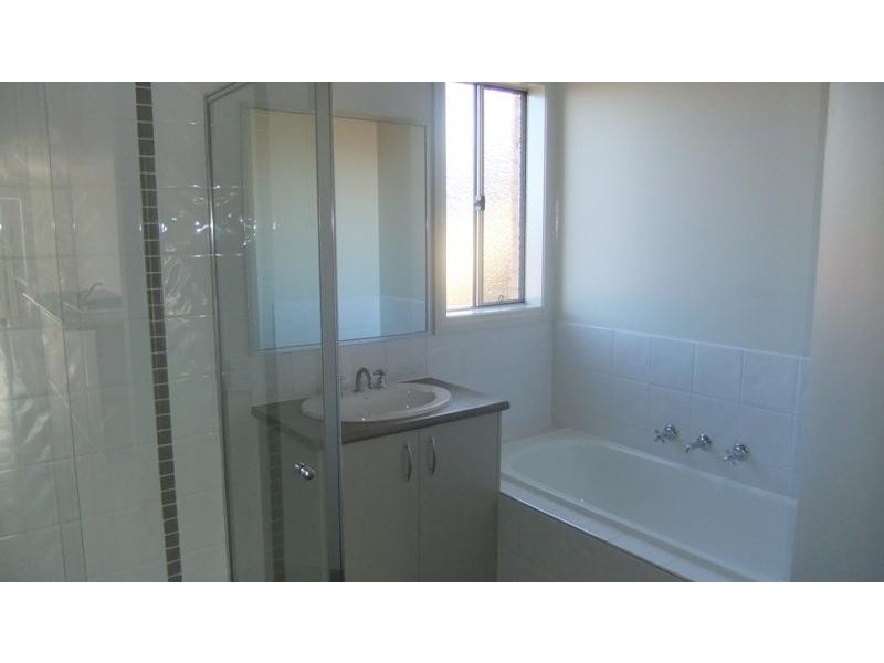 185 Phillip Dr, Sunbury VIC 3429