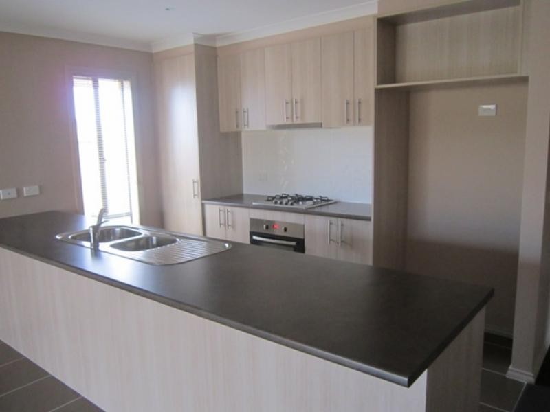 4 Positano Way, Lalor VIC 3075