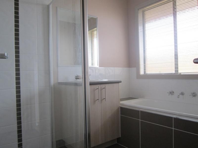 4 Positano Way, Lalor VIC 3075