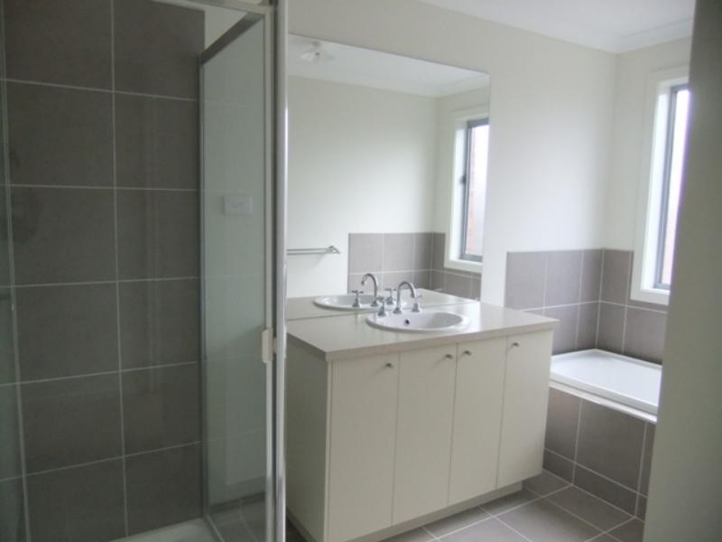 106 Federation Bvd, Truganina VIC 3029