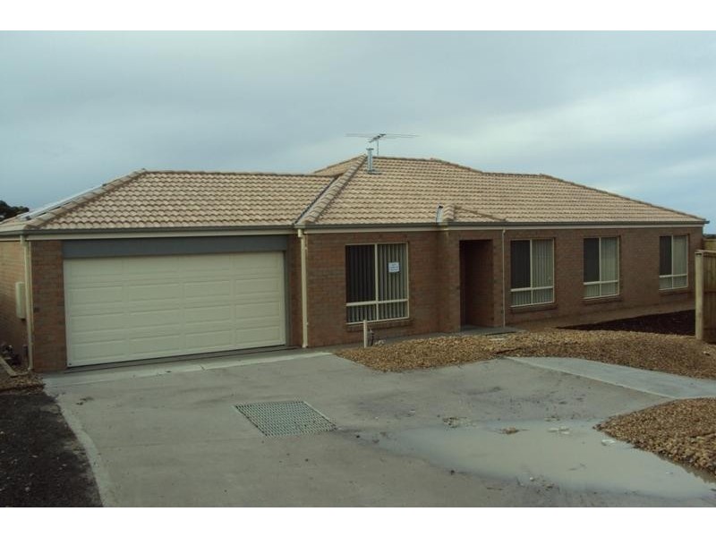 18 Raine Ct, Sunbury VIC 3429