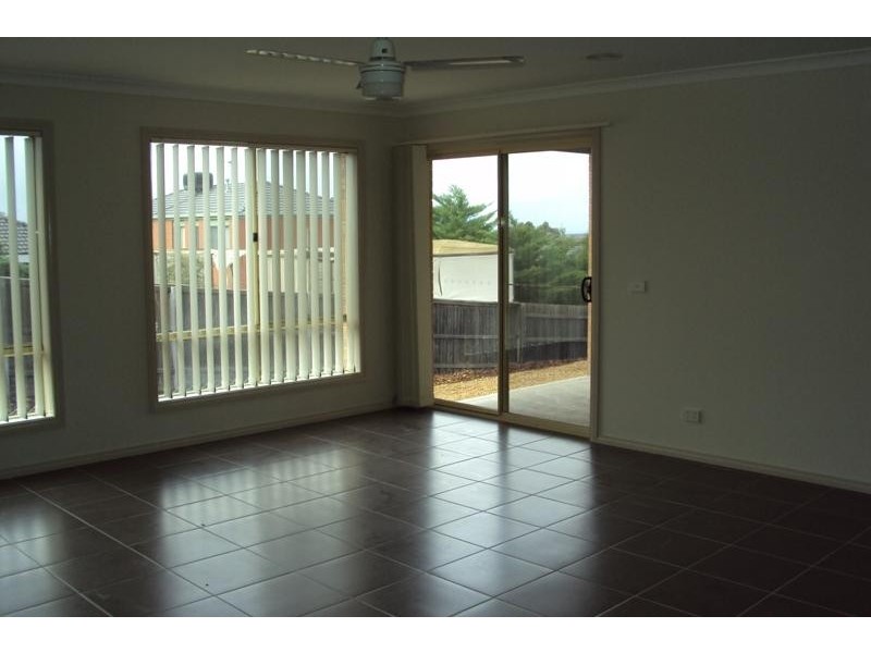 18 Raine Ct, Sunbury VIC 3429