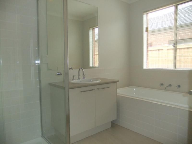 25 Arbour Ave, Point Cook VIC 3030
