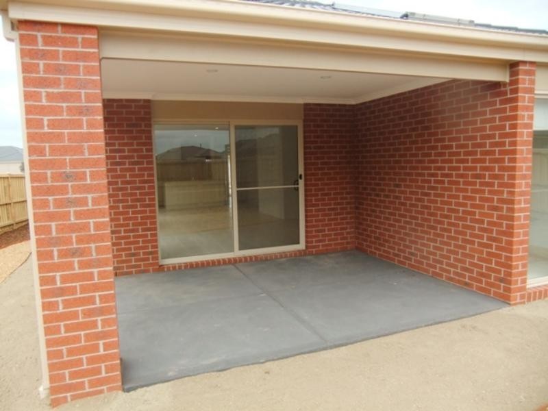 25 Arbour Ave, Point Cook VIC 3030