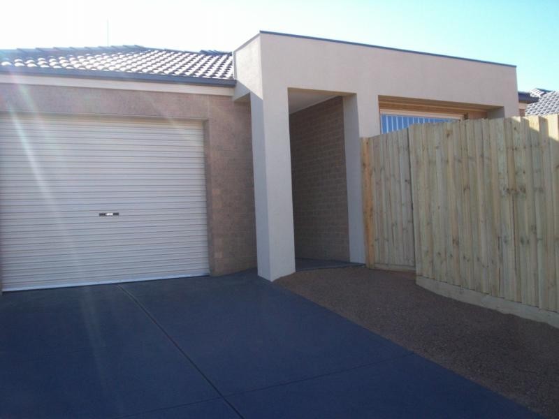 264 The Lakes Bvd, South Morang VIC 3752