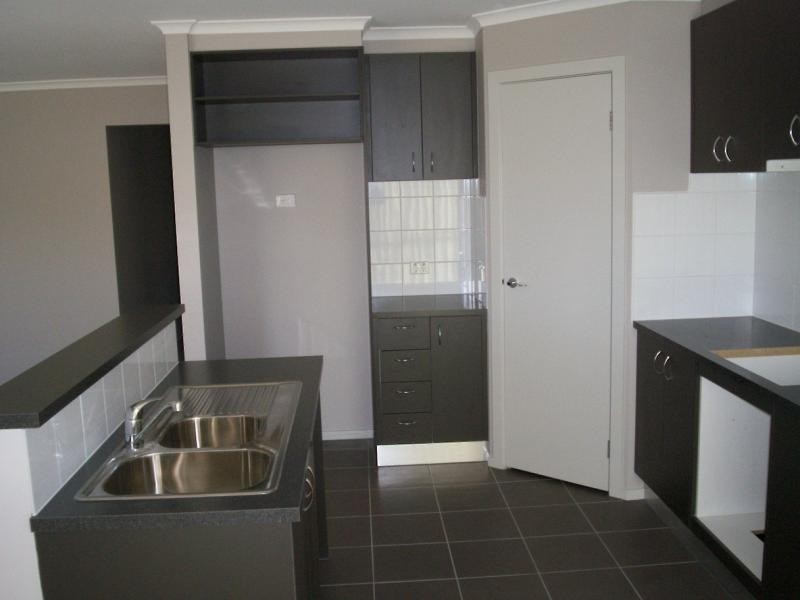 264 The Lakes Bvd, South Morang VIC 3752