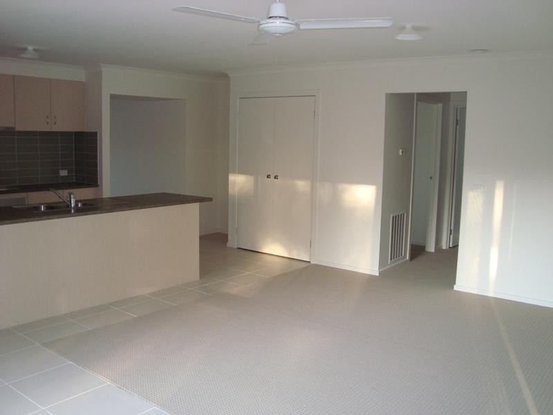 24 Baggygreen St, Sunbury VIC 3429