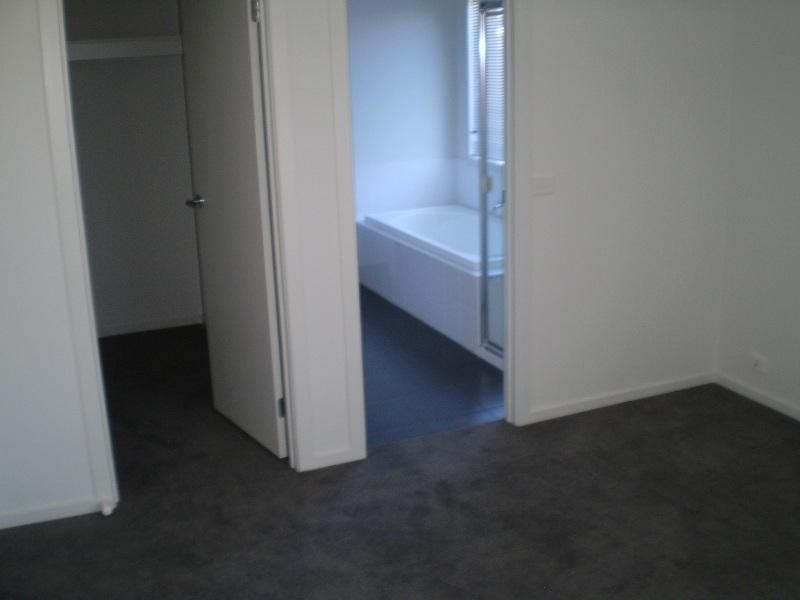 6 Yalding Pl, Deer Park VIC 3023
