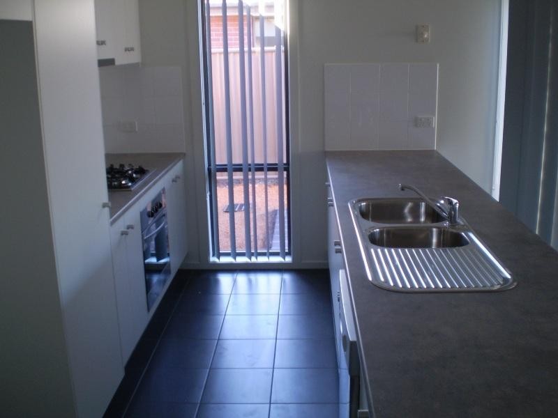6 Yalding Pl, Deer Park VIC 3023