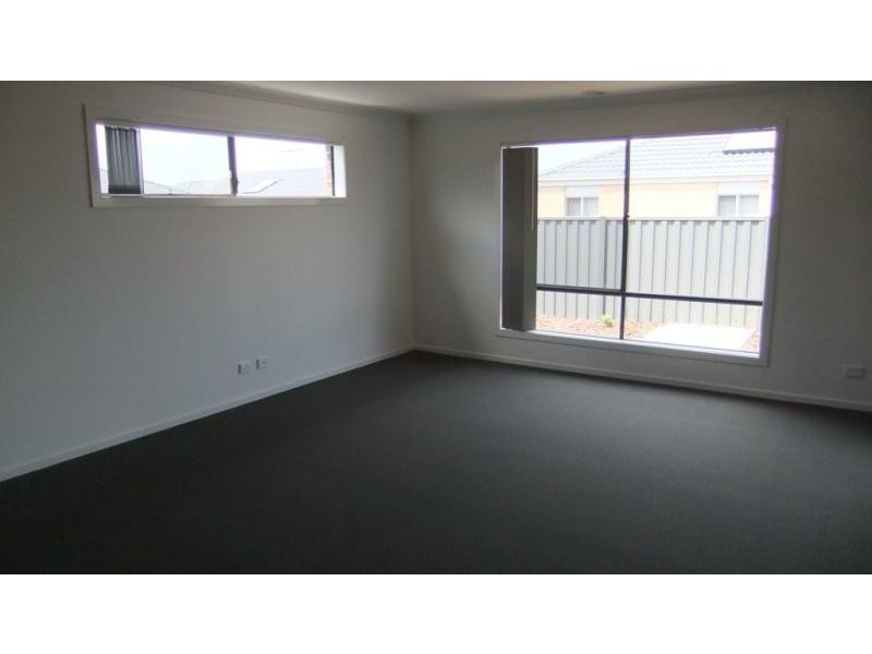 33 Brigalow Dr, Truganina VIC 3029