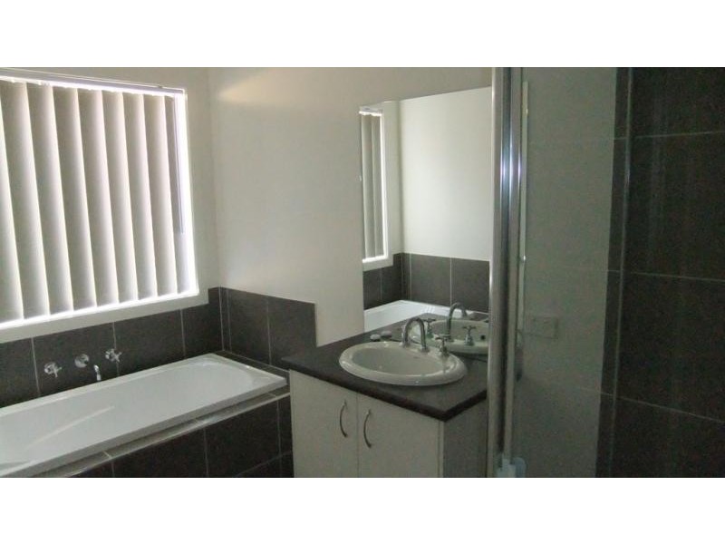 33 Brigalow Dr, Truganina VIC 3029