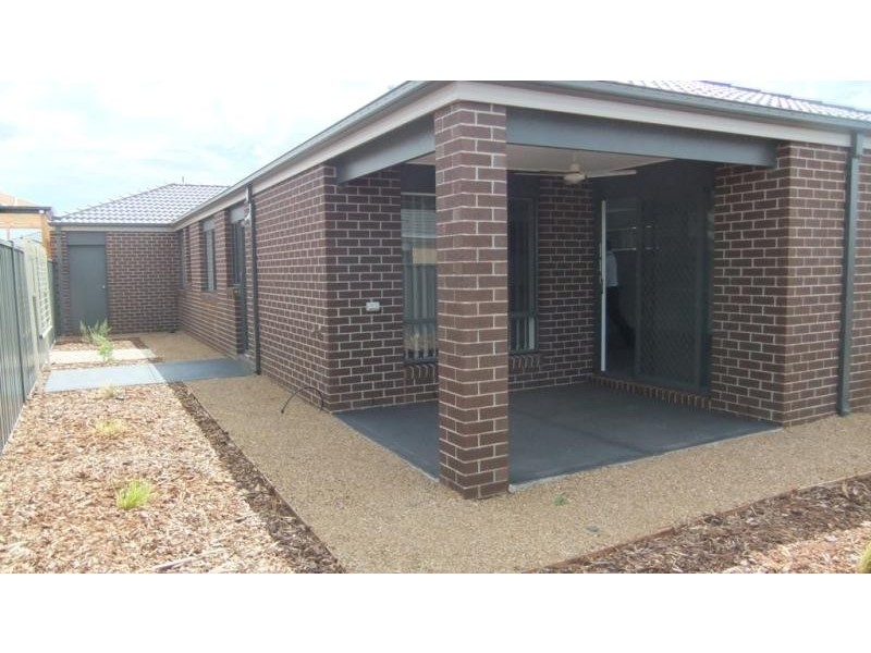 33 Brigalow Dr, Truganina VIC 3029