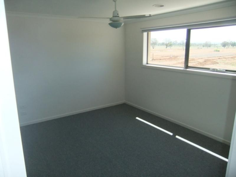2 Stipa  Pl, Melton VIC 3337