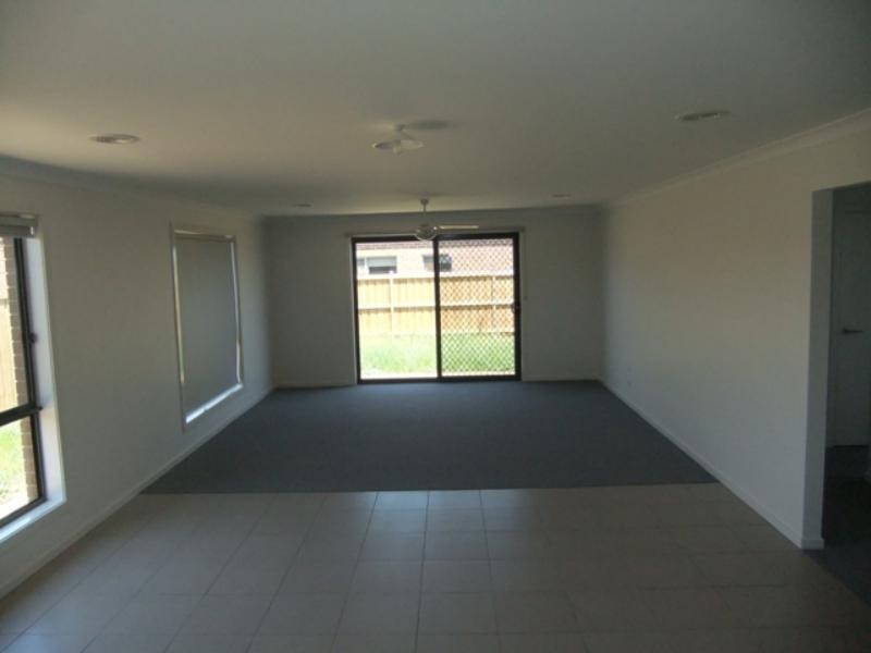 2 Stipa  Pl, Melton VIC 3337