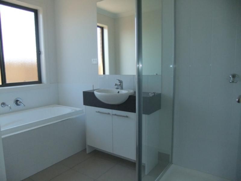 2 Stipa  Pl, Melton VIC 3337