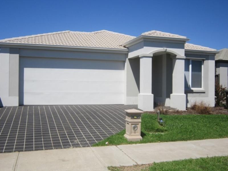 6 Howard Pl, Deer Park VIC 3023