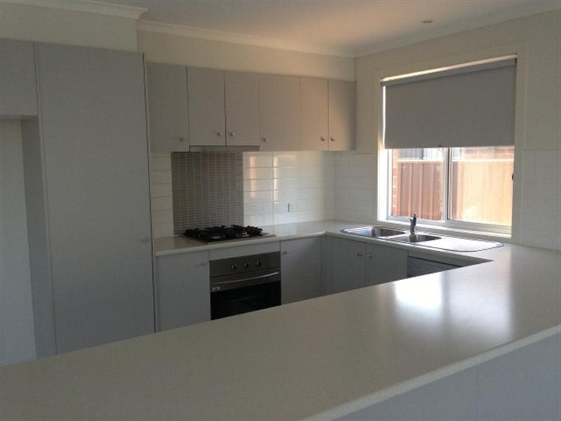 6 Howard Pl, Deer Park VIC 3023