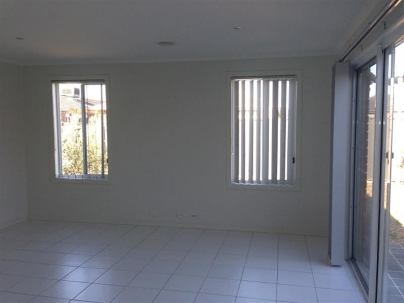 6 Howard Pl, Deer Park VIC 3023