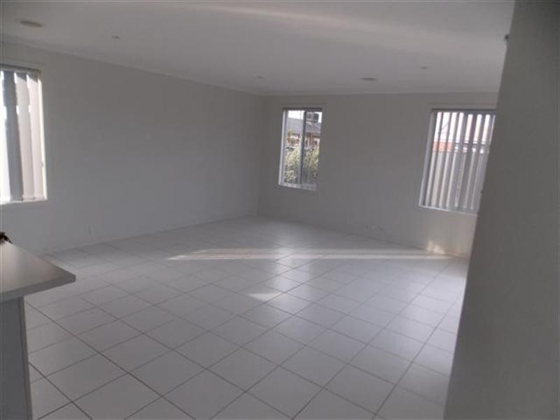 6 Howard Pl, Deer Park VIC 3023