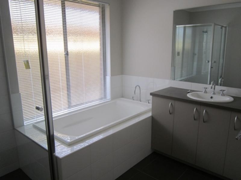 9 Positano Way, Lalor VIC 3075