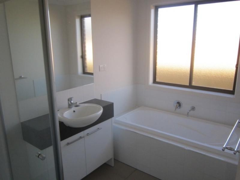 3 Bunda Pl, Brookfield VIC 3338