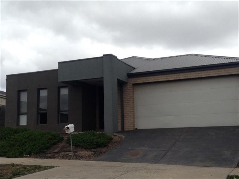 18 Leveque Loop, Craigieburn VIC 3064