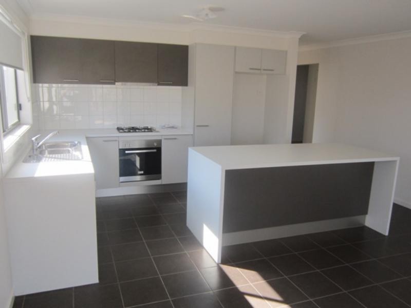 18 Leveque Loop, Craigieburn VIC 3064