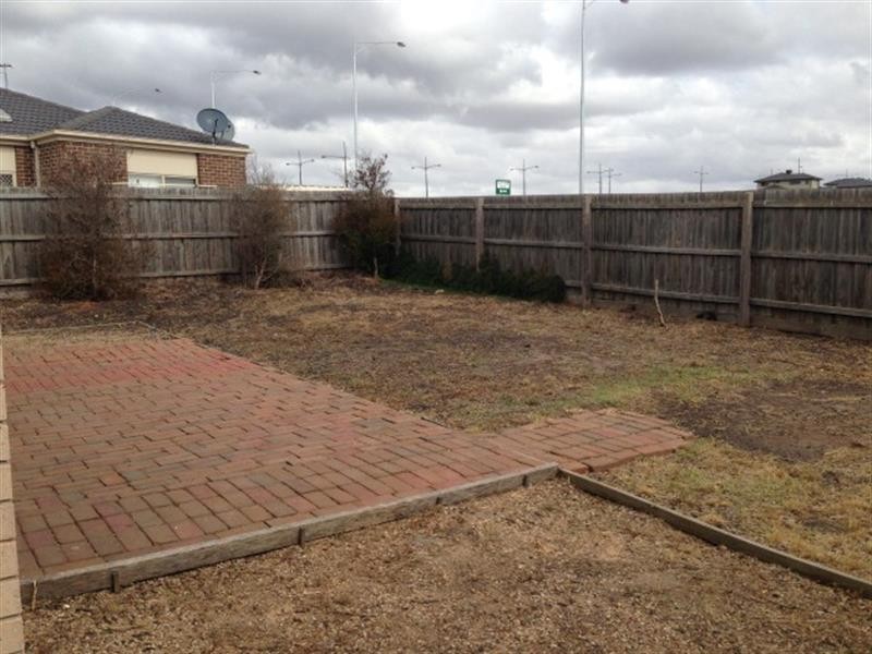 18 Leveque Loop, Craigieburn VIC 3064