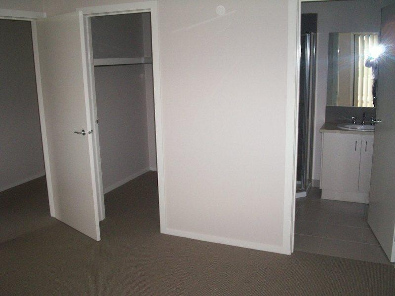 5 Harmony Dr, South Morang VIC 3752