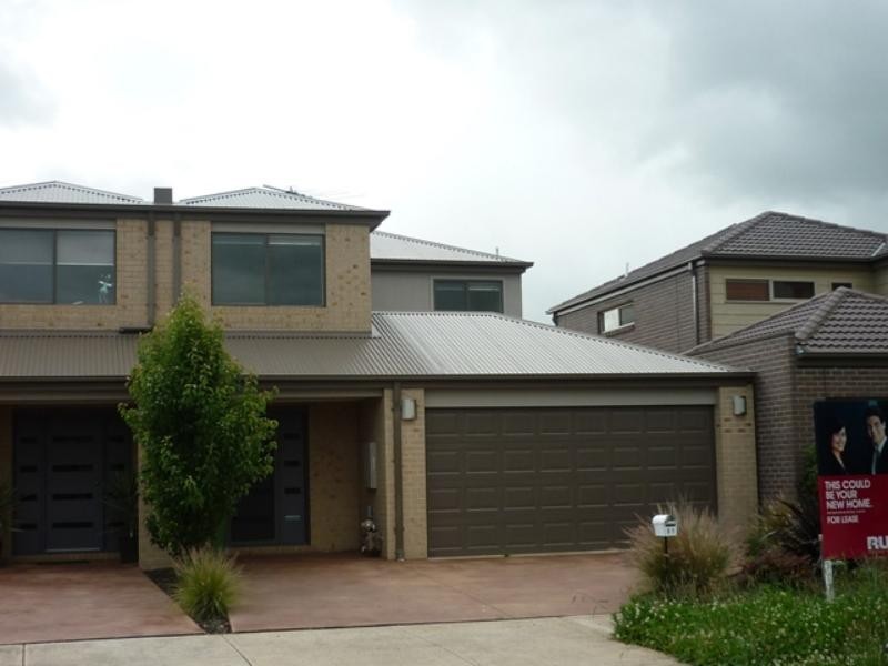 31 Fallingwater Dr, Pakenham VIC 3810