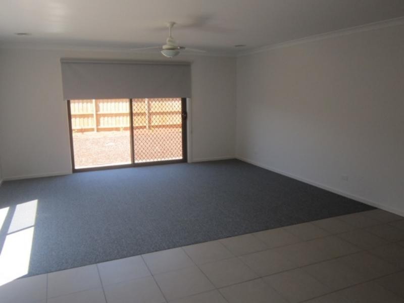 27 Springleaf Rd, Tarneit VIC 3029