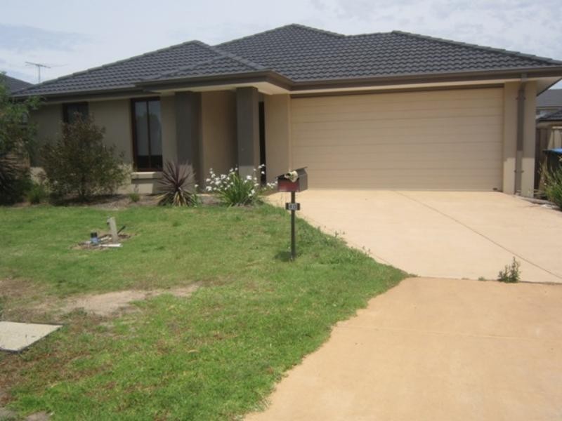 40 Monterey Bay Dr, Sanctuary Lakes VIC 3030