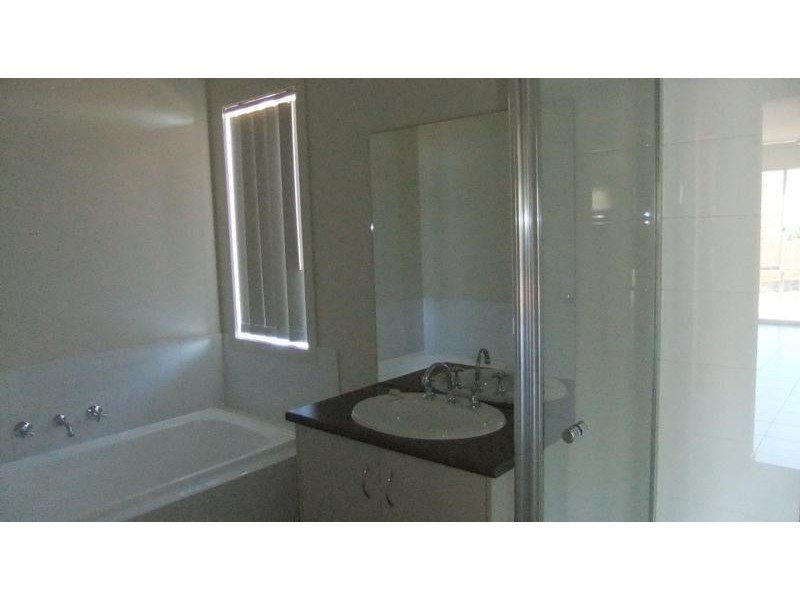 8 Emma Ct, Sunbury VIC 3429