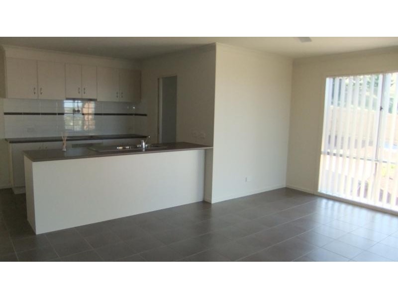 8 Emma Ct, Sunbury VIC 3429