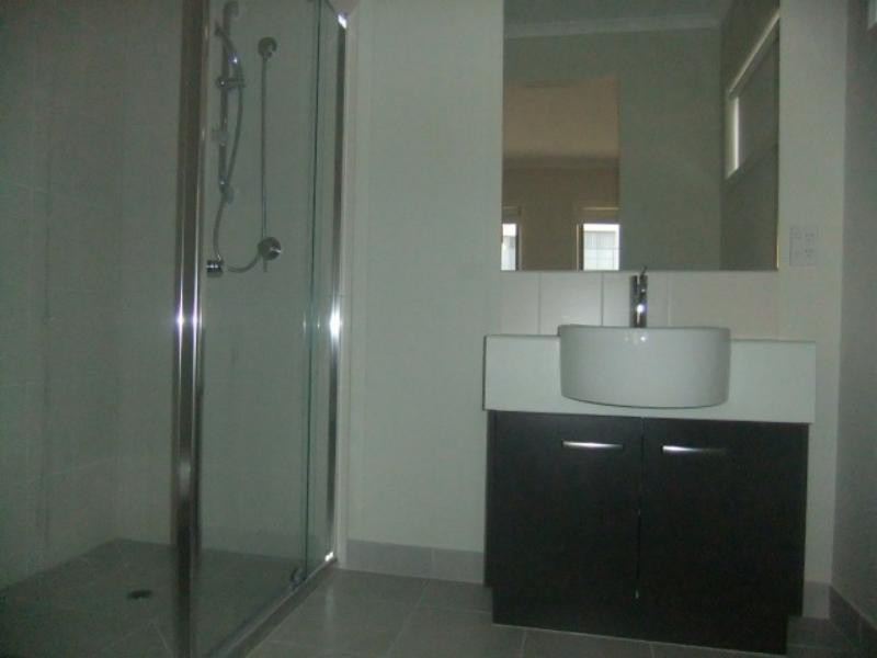 37 Daymar Cct, Craigieburn VIC 3064