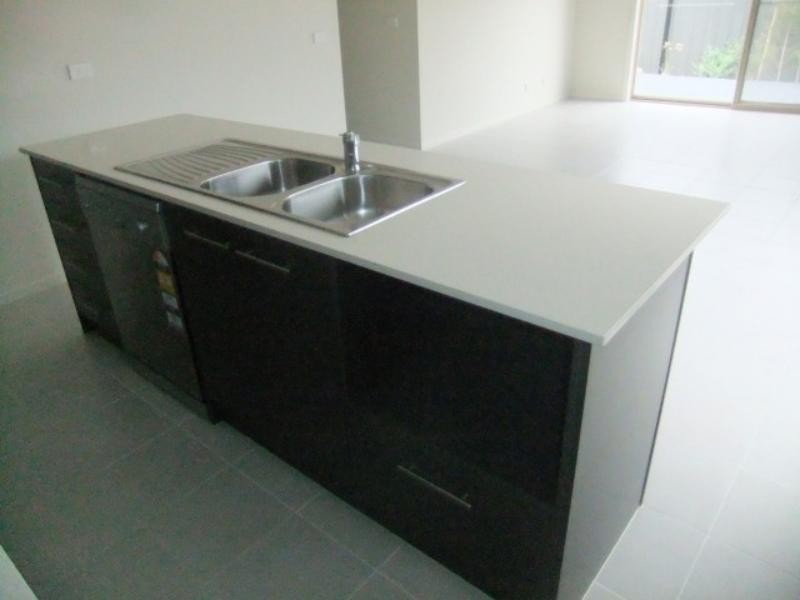 37 Daymar Cct, Craigieburn VIC 3064