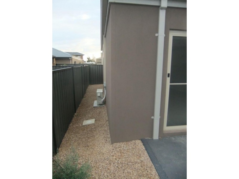 37 Daymar Cct, Craigieburn VIC 3064