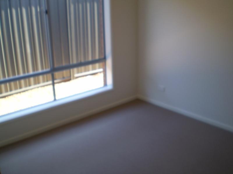 2 Penhurst Pl, Deer Park VIC 3023