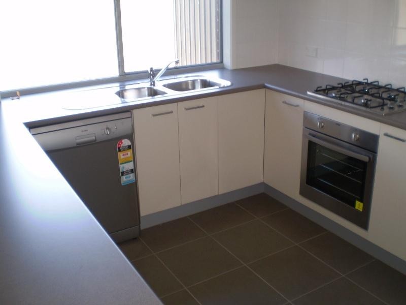 2 Penhurst Pl, Deer Park VIC 3023