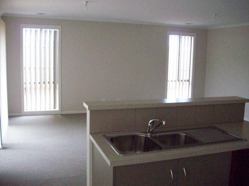 270 The Lakes Bvd, South Morang VIC 3752