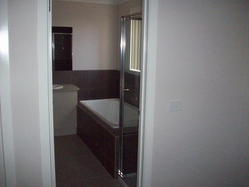270 The Lakes Bvd, South Morang VIC 3752